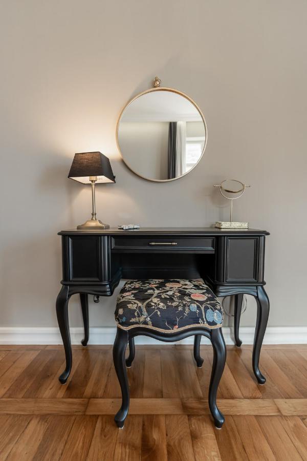 Luxury Peitho Apartma *