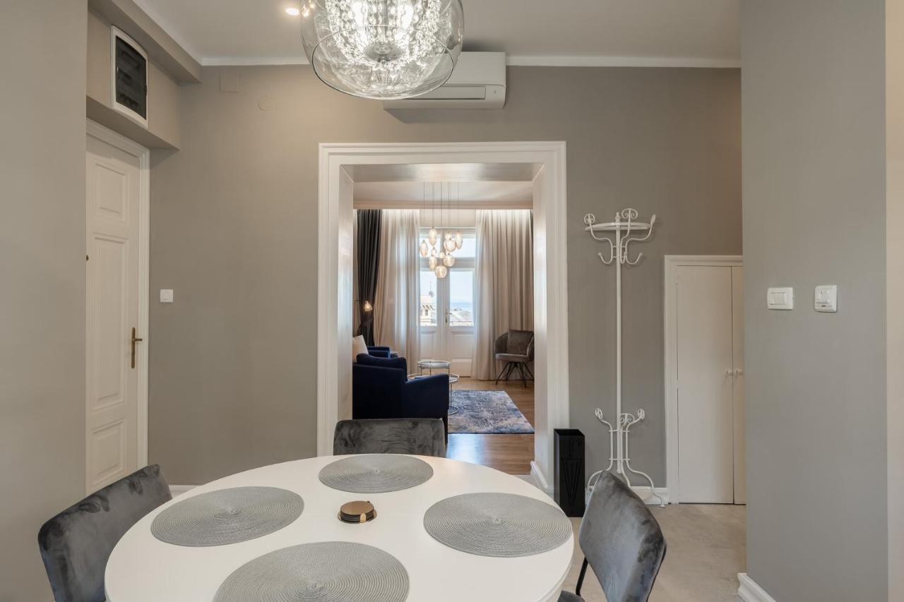 Luxury Peitho Apartma
